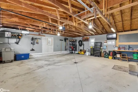 14303 Raven Avenue Mason City IA 50401