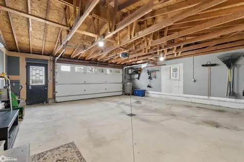 14303 Raven Avenue Mason City IA 50401