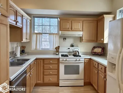 716 Orchard Place Fairfield IA 52556