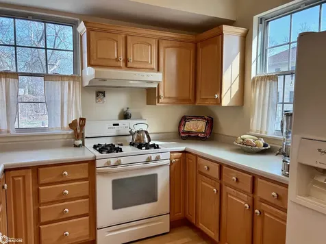 716 Orchard Place Fairfield IA 52556