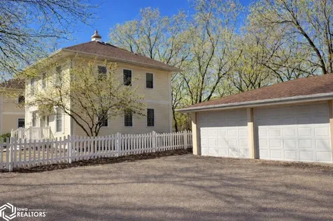 716 Orchard Place Fairfield IA 52556