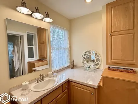 716 Orchard Place Fairfield IA 52556