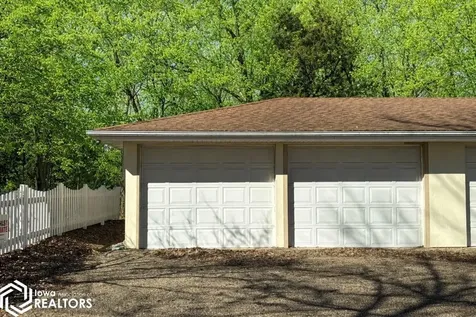 716 Orchard Place Fairfield IA 52556