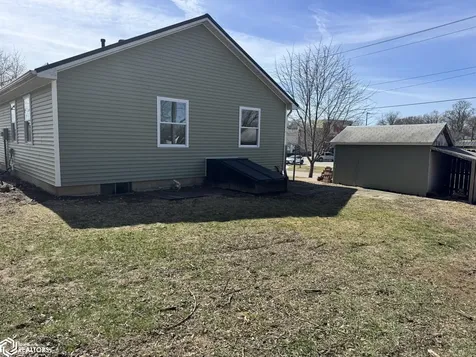 1105 W Adams Avenue Fairfield IA 52556