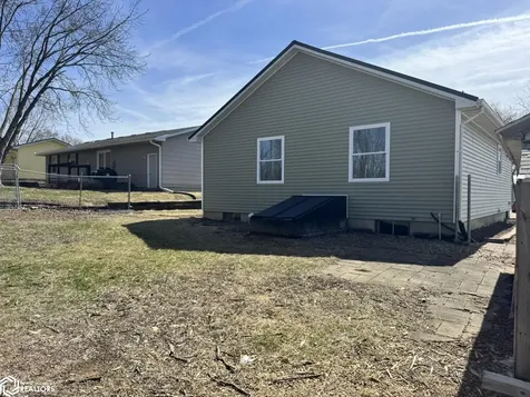 1105 W Adams Avenue Fairfield IA 52556