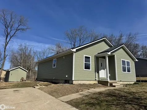 1105 W Adams Avenue Fairfield IA 52556