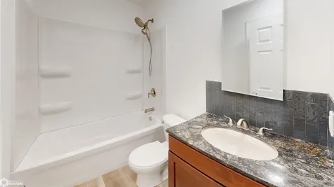 1105 W Adams Avenue Fairfield IA 52556