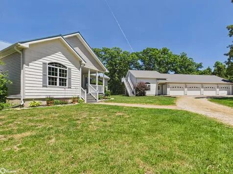 2461 Carbide Lane Keokuk IA 52632