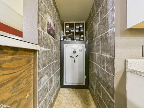 2461 Carbide Lane Keokuk IA 52632
