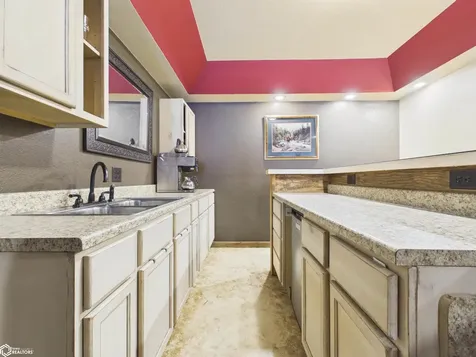 2461 Carbide Lane Keokuk IA 52632