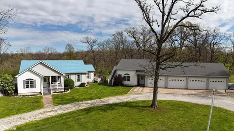 2461 Carbide Lane Keokuk IA 52632