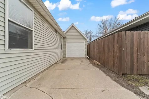 411 Swayze Street Marshalltown IA 50158