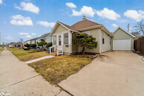 411 Swayze Street Marshalltown IA 50158