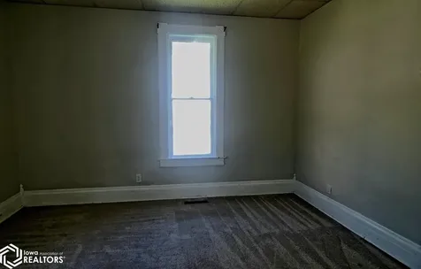302 K Avenue Oskaloosa IA 52577