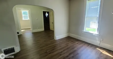 302 K Avenue Oskaloosa IA 52577