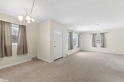 612 Central Avenue E Clarion IA 50525