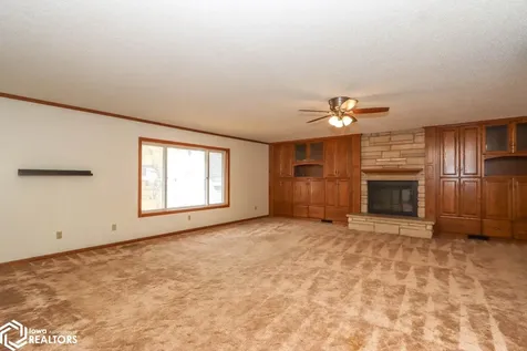 201 N Chestnut Winfield IA 52659