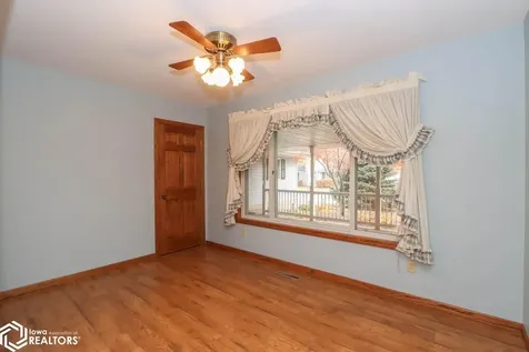 201 N Chestnut Winfield IA 52659
