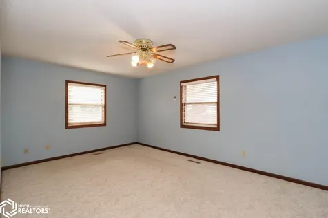 201 N Chestnut Winfield IA 52659
