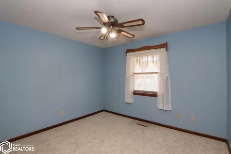 201 N Chestnut Winfield IA 52659