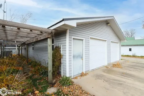 201 N Chestnut Winfield IA 52659