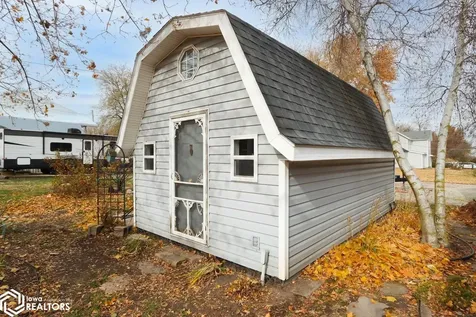 201 N Chestnut Winfield IA 52659