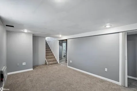 415 College Hill Avenue Oskaloosa IA 52577