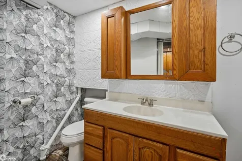 415 College Hill Avenue Oskaloosa IA 52577