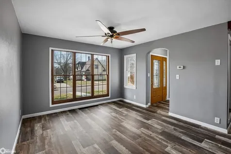 415 College Hill Avenue Oskaloosa IA 52577