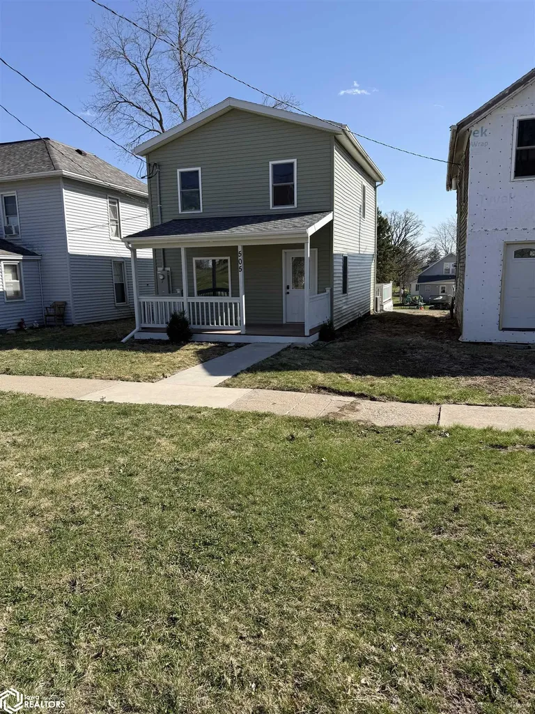 505 E Des Moines Street Brooklyn IA 52211