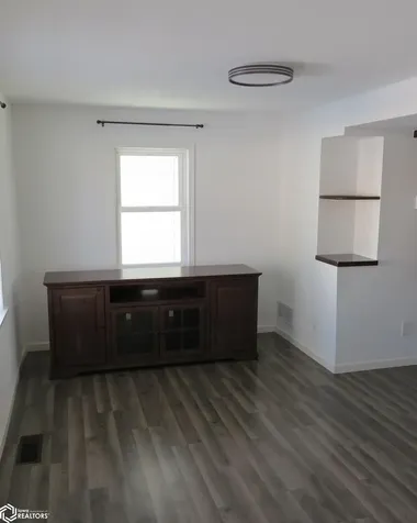 505 E Des Moines Street Brooklyn IA 52211