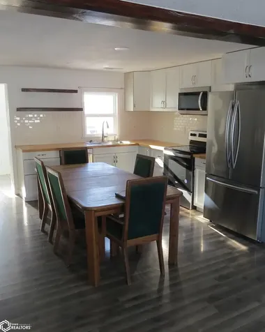 505 E Des Moines Street Brooklyn IA 52211