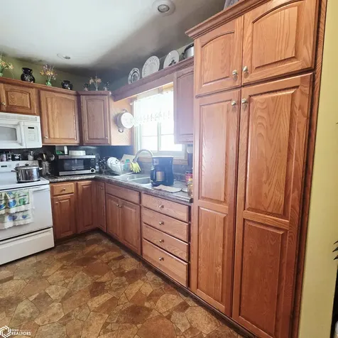 114 Geneva Drive Oskaloosa IA 52577