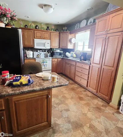 114 Geneva Drive Oskaloosa IA 52577