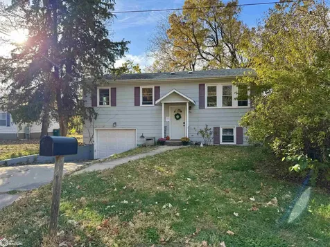 906 N 9th Street Fairfield IA 52556
