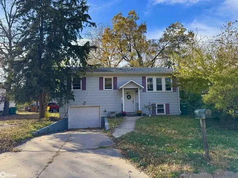 906 N 9th Street Fairfield IA 52556