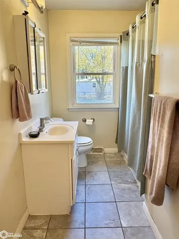 906 N 9th Street Fairfield IA 52556