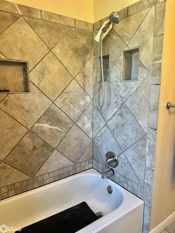 906 N 9th Street Fairfield IA 52556