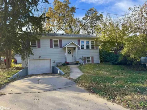906 N 9th Street Fairfield IA 52556