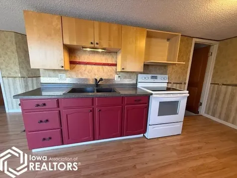 1279 Holiday Lane Brooklyn IA 52211