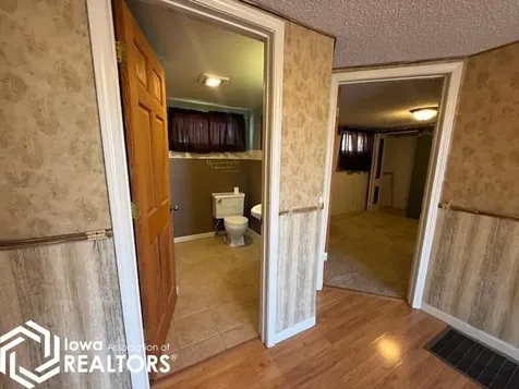 1279 Holiday Lane Brooklyn IA 52211