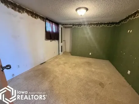 1279 Holiday Lane Brooklyn IA 52211