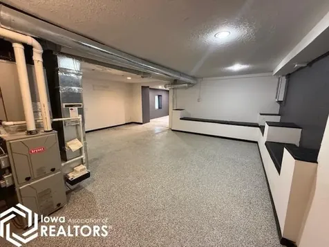 1279 Holiday Lane Brooklyn IA 52211