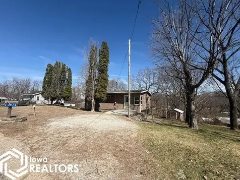 1279 Holiday Lane Brooklyn IA 52211