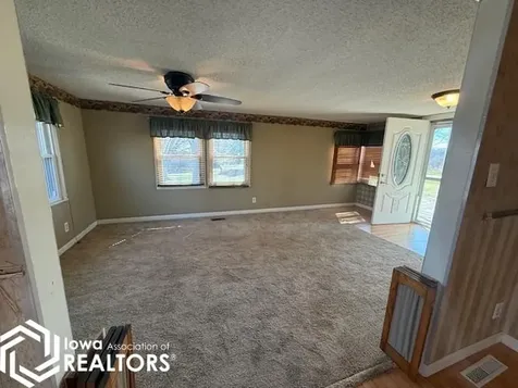 1279 Holiday Lane Brooklyn IA 52211