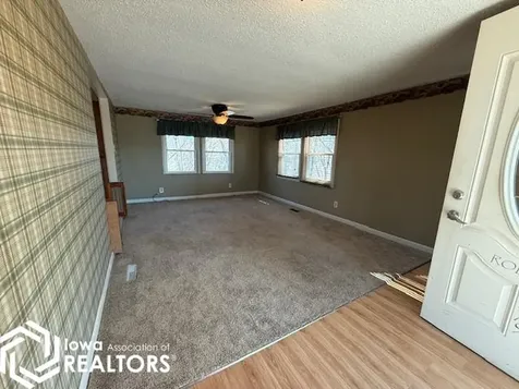 1279 Holiday Lane Brooklyn IA 52211