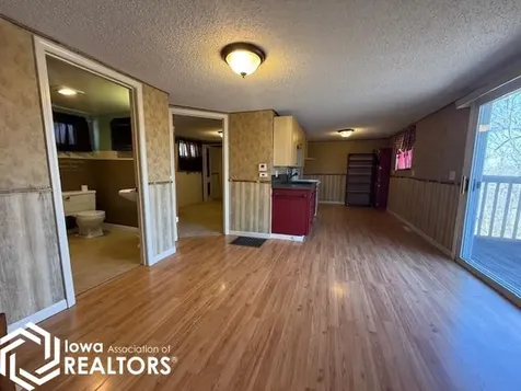 1279 Holiday Lane Brooklyn IA 52211