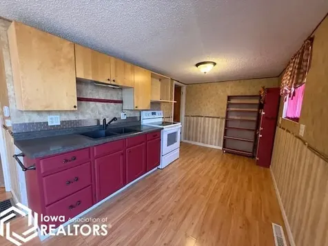 1279 Holiday Lane Brooklyn IA 52211