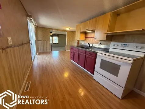 1279 Holiday Lane Brooklyn IA 52211