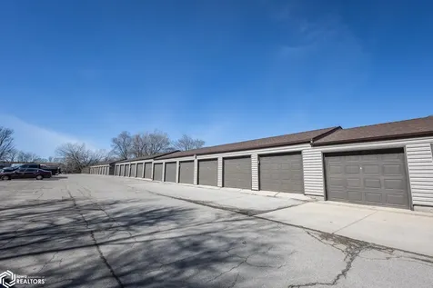 600 #A2 Briarstone Drive Mason City IA 50401